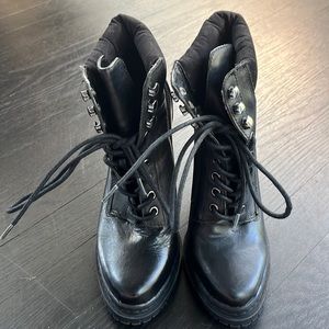 Boots with heel